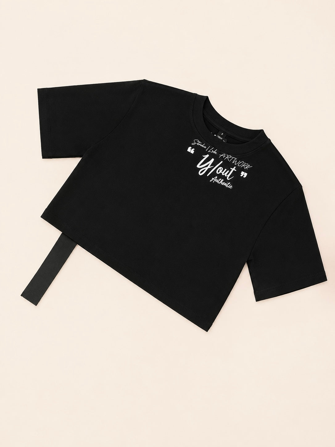 CAMISA Y/OUT NEGRA LETRAS