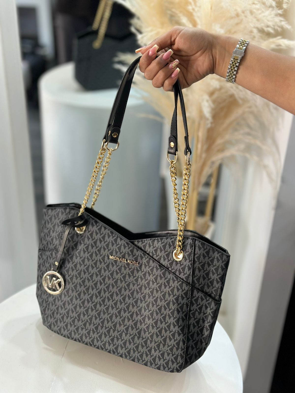 BOLSO DE MANO MK NEGRO