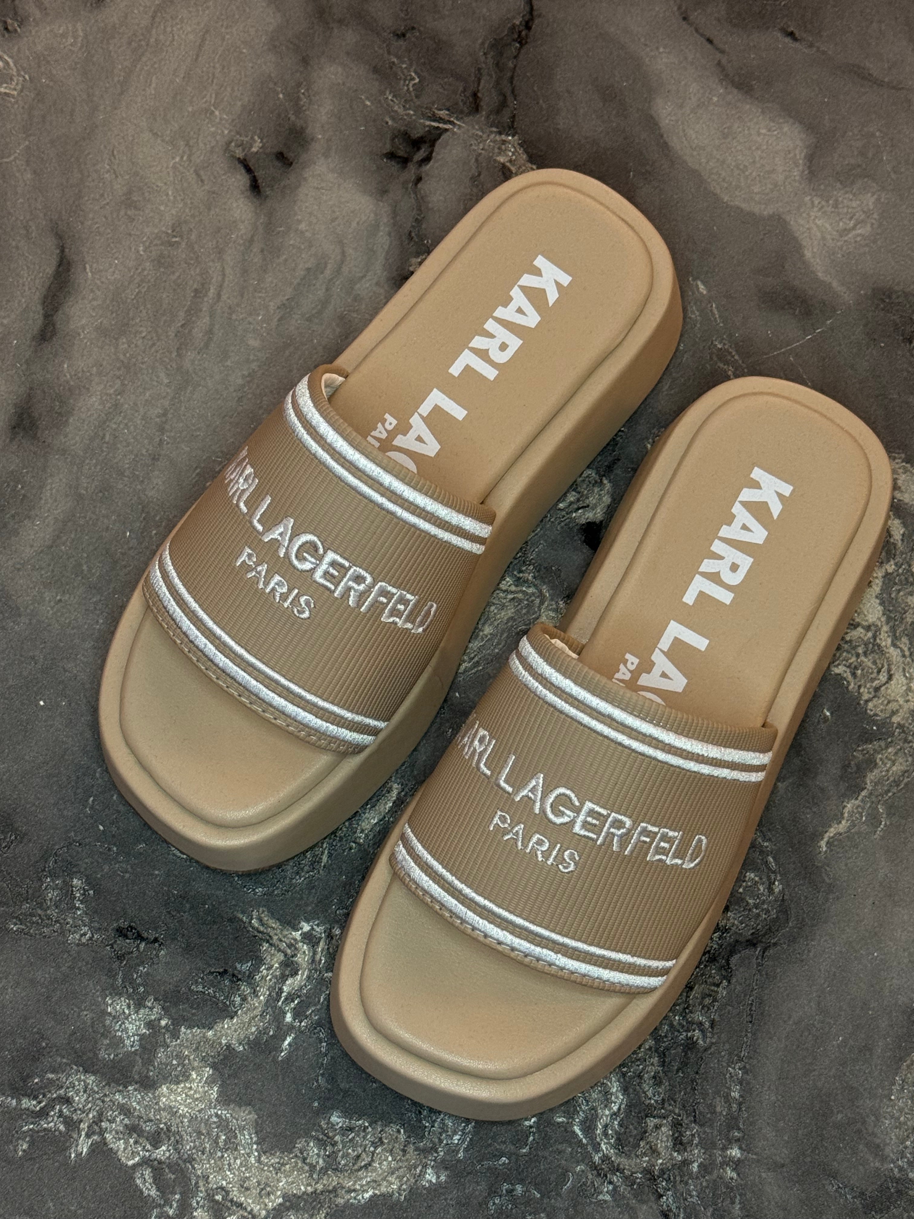 CHANCLAS KARL BEIGE PLATAFORMA