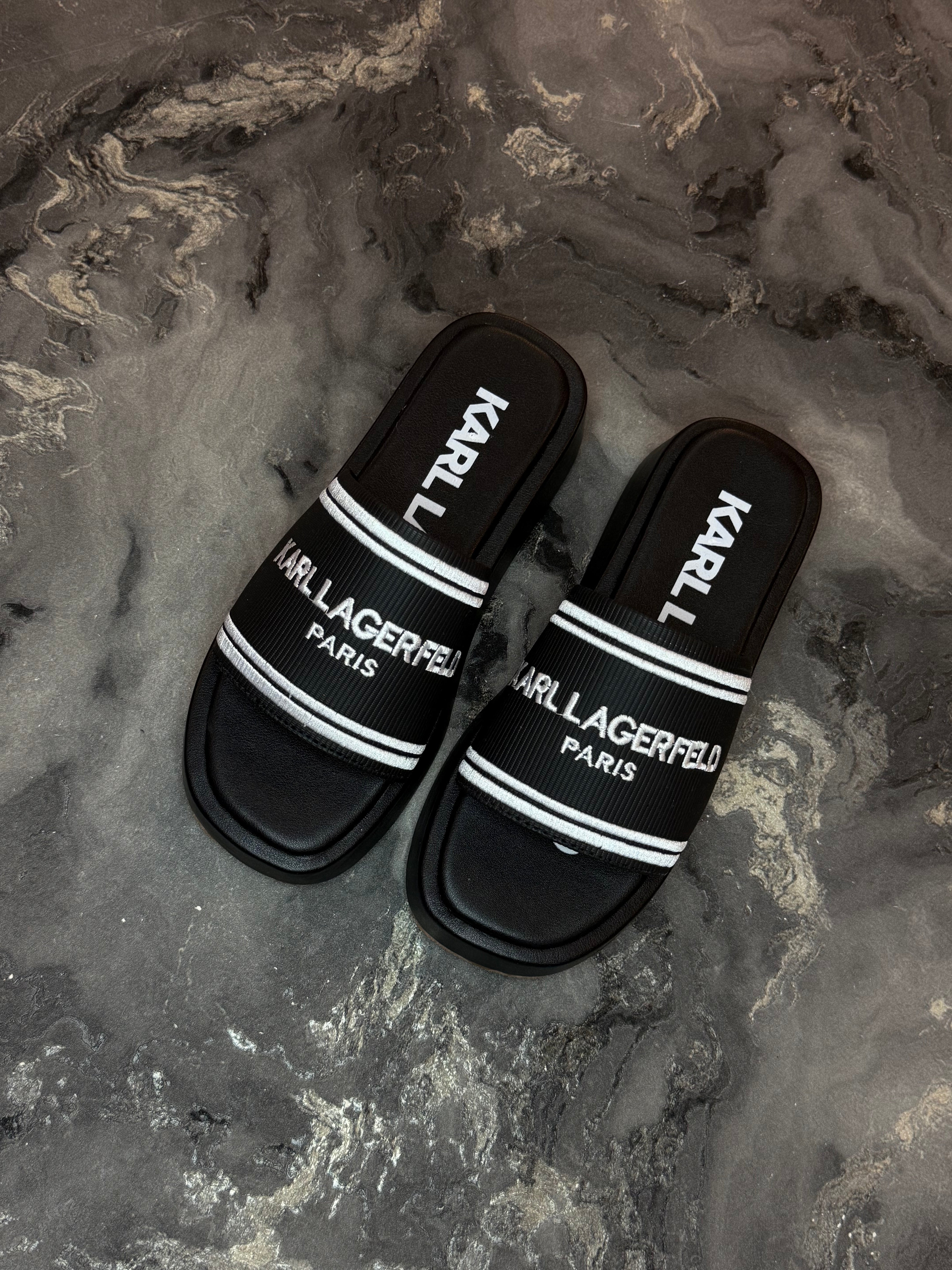 CHANCLAS KARL NEGRAS PLATAFORMA