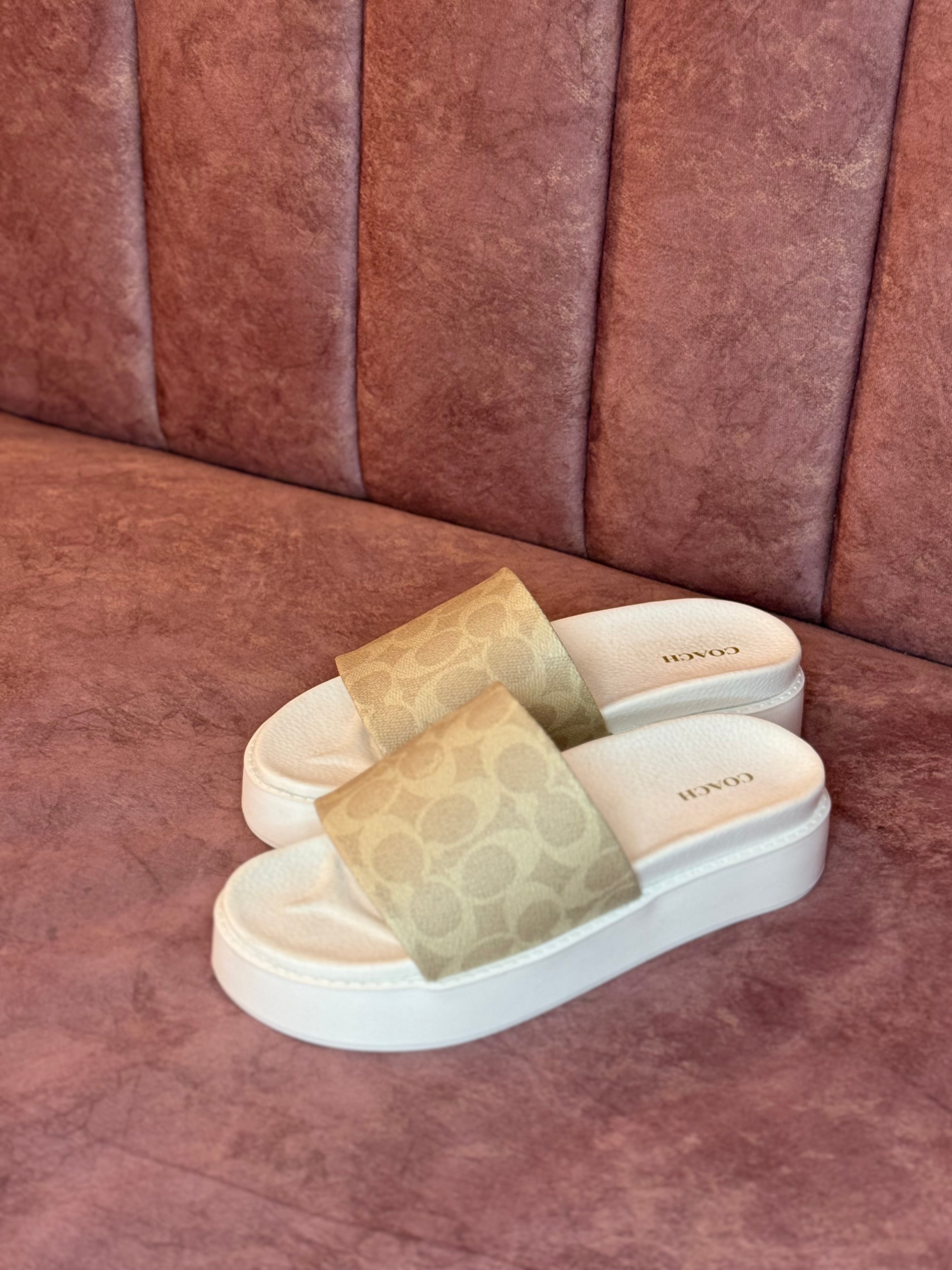 CHANCLAS COACH CAFE