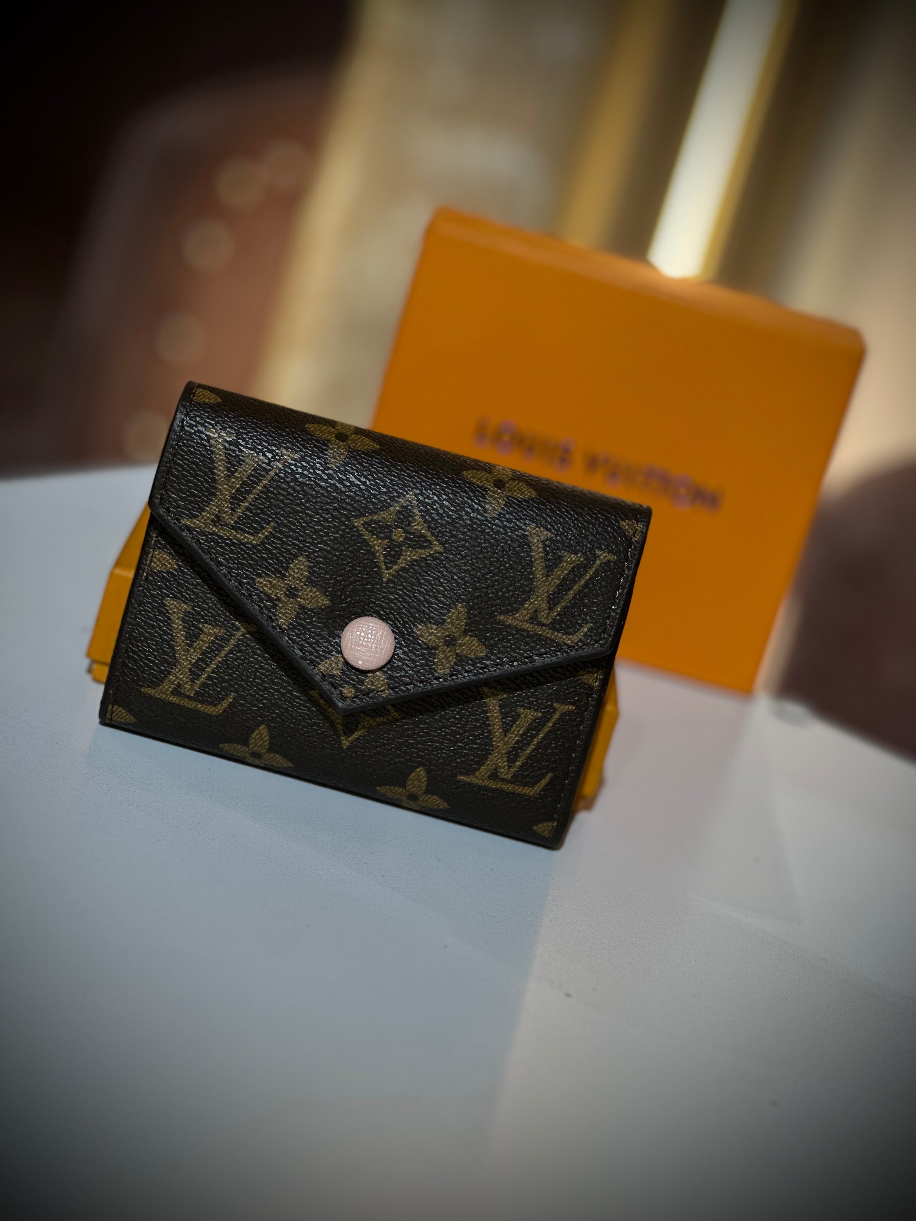 BILLETERA LV CAFÉ