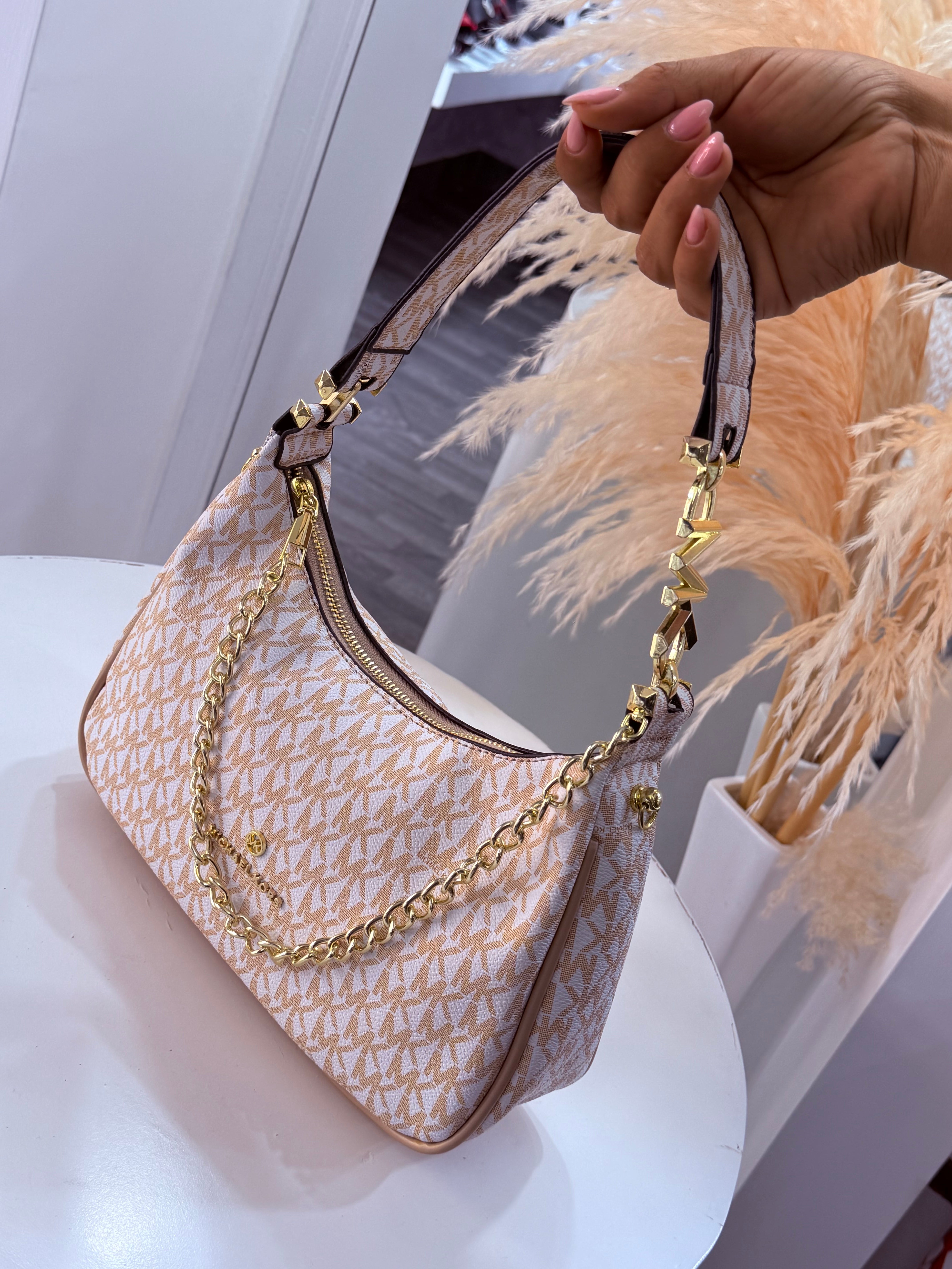 BOLSO DE MANO MK ROSADO CLARO