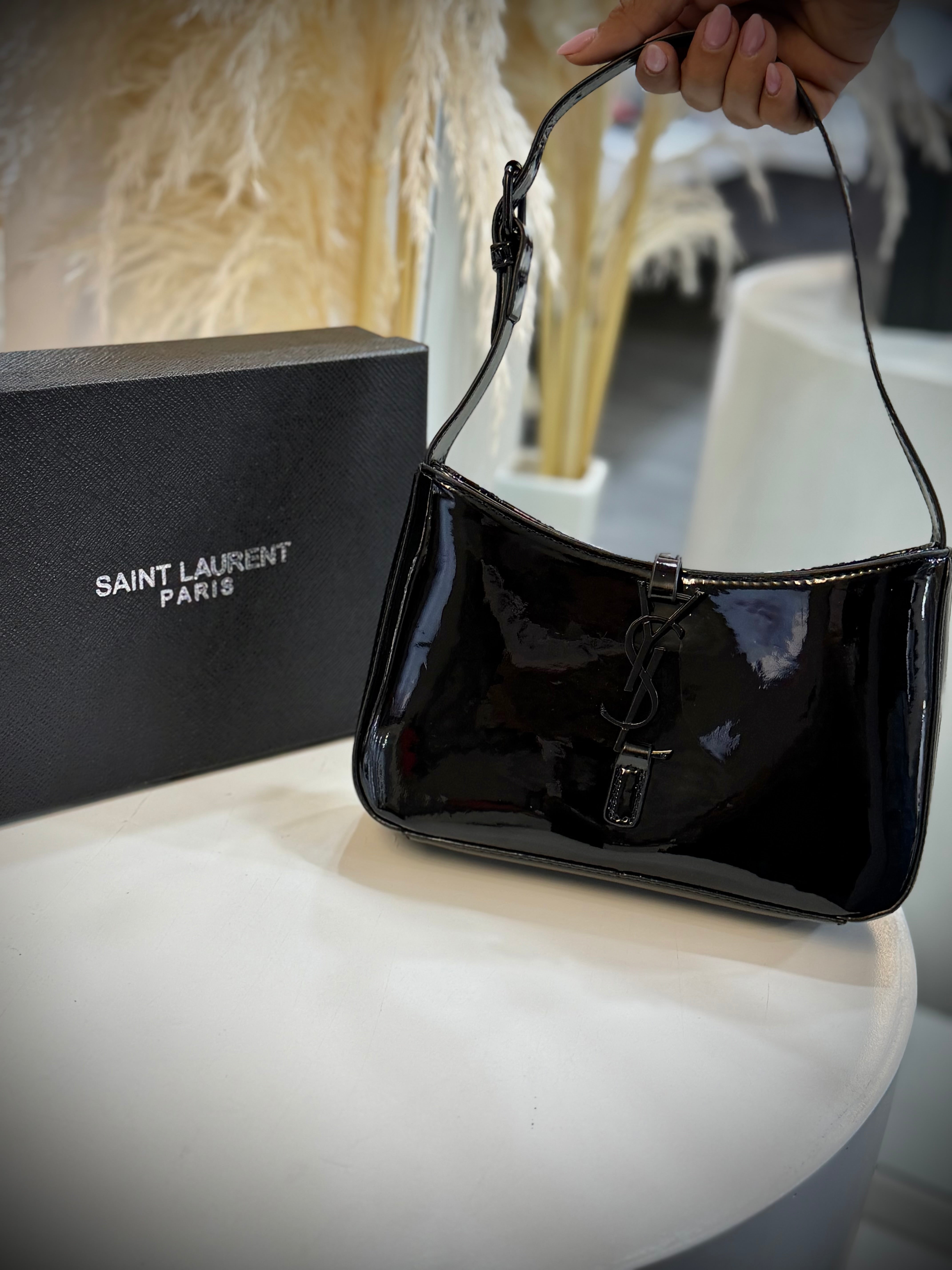 BOLSO DE MANO NEGRO LAURENT