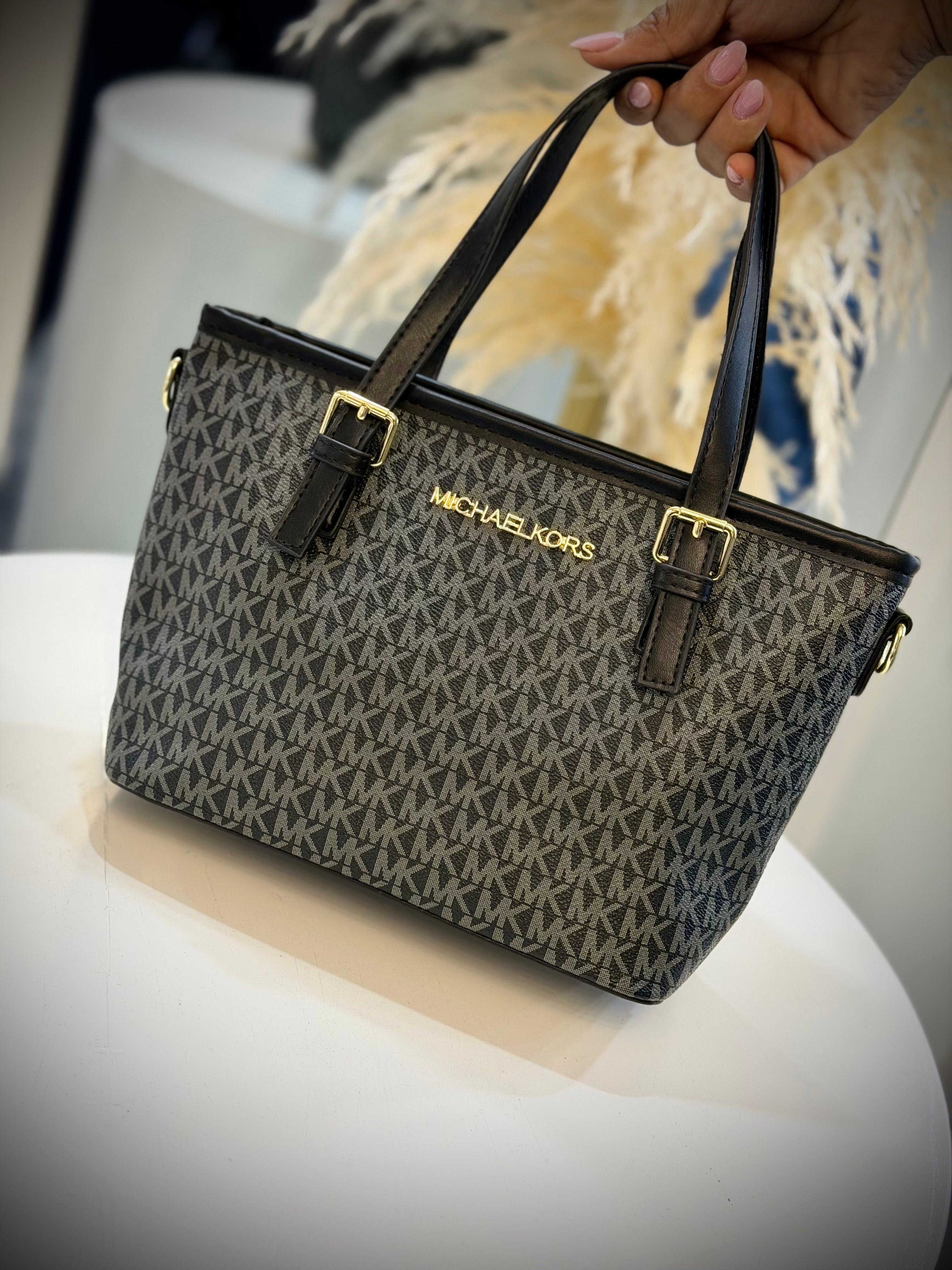 BOLSO DE MANO MK NEGRO